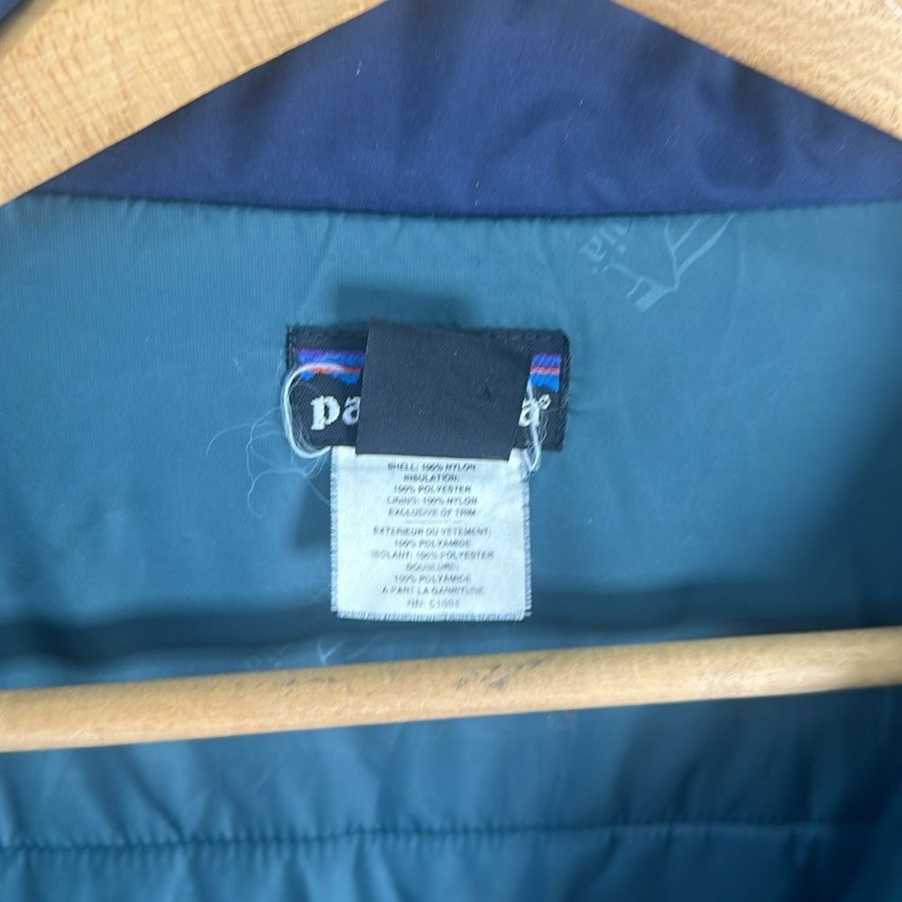 Patagonia Purple and Navy Men's Jacket - Picture 5 of 6